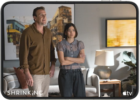 iPhone Duo, ตำแหน่งกางเปิดในแนวนอน, รายการ Apple TV เรื่อง “Shrinking” เล่นอยู่บนหน้าจอ