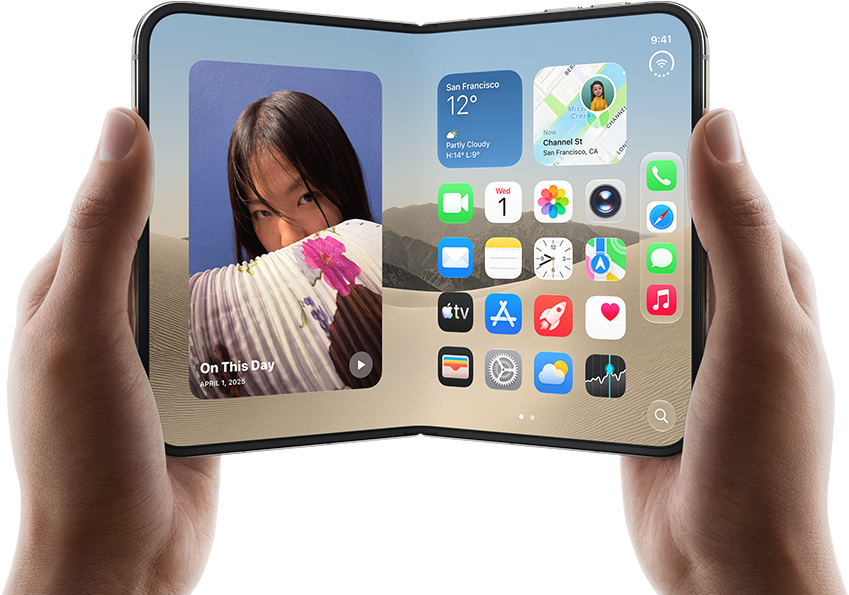 iPhone Duo, สีสตาร์ไวท์, ถืออยู่ในมือสองข้างในแนวนอน, กางเปิดอยู่, หน้าจอด้านในแสดงรูปภาพทางด้านซ้าย, แอปทางด้านขวา